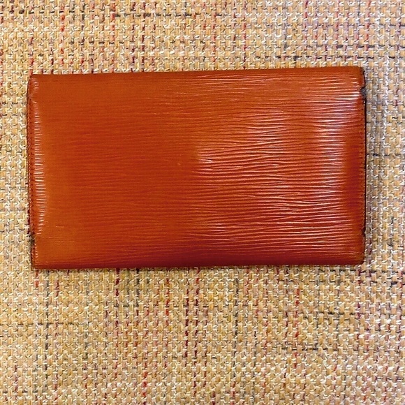 W LOUIS VUITTON Kenyan Fawn EPI Leather Sarah International Long Trifold Wallet - Picture 3 of 9